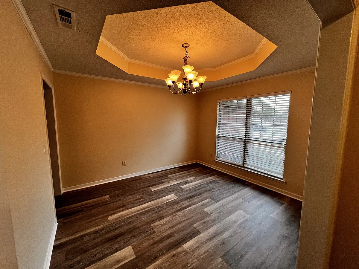 Building Photo - 202 Barcalay Ln