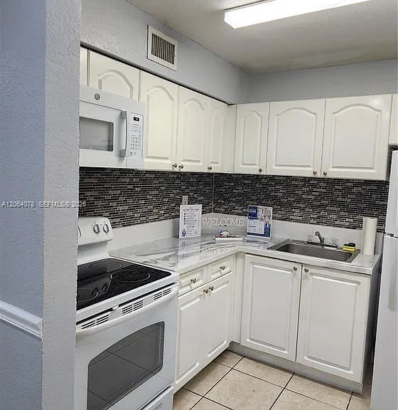 9405 SW 76th St #Y32 — Photo 1