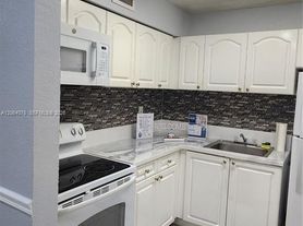 9405 SW 76th St, Miami, FL