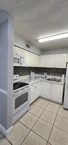9405 SW 76th St #Y32 Photo 1