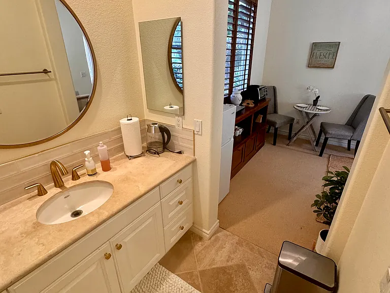 541 Lynwood Dr — Photo 3