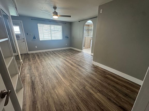 4th image of 611-15 Rosemont St #615