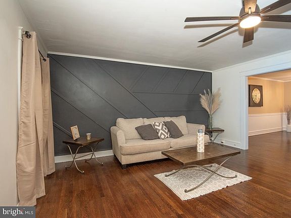 5th image of 1073 Columbia Ave