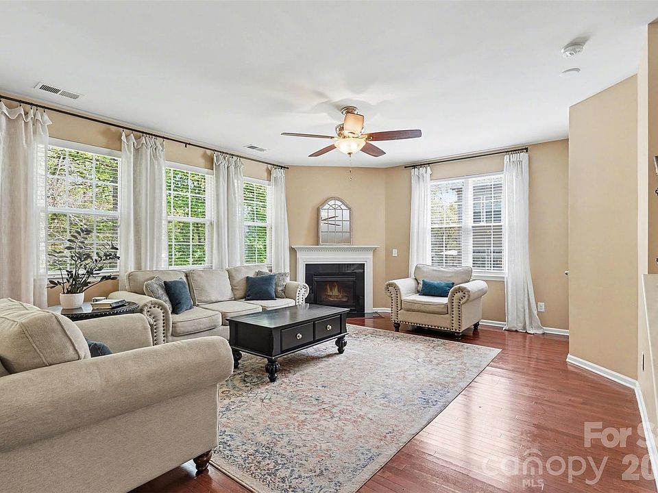 1st image of 169 Pecan Hills Dr