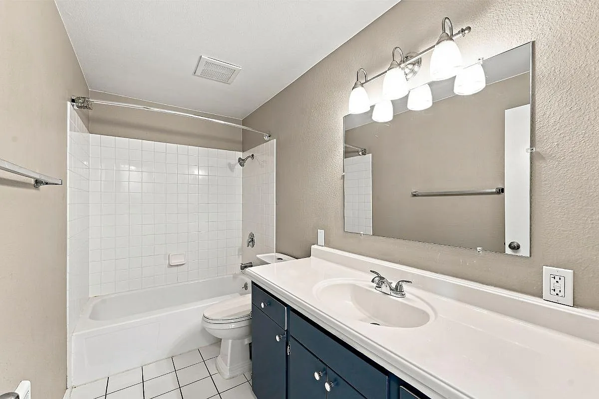2 bed, 830 sqft, $1,500 — Photo 4