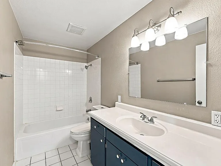 212 N J St #7 — Photo 4