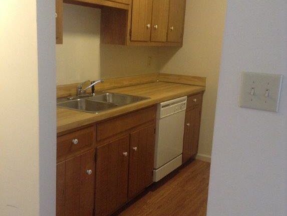 5th image of 3 Whites Ln APT B