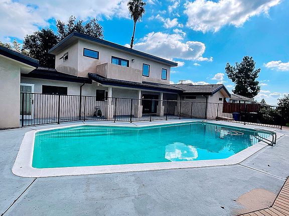 5th image of 1741 N Santa Anita Ave