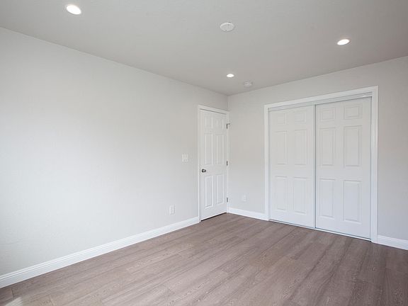 3rd image of 1811 Francisco St #033221109