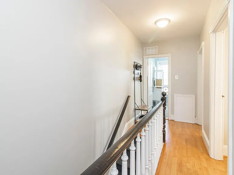 454 Leverington Ave #2 — Photo 3