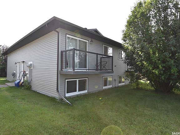 2nd image of 307 6th STREET E