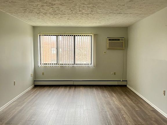 2nd image of 275-335 Sterling Ave #A207