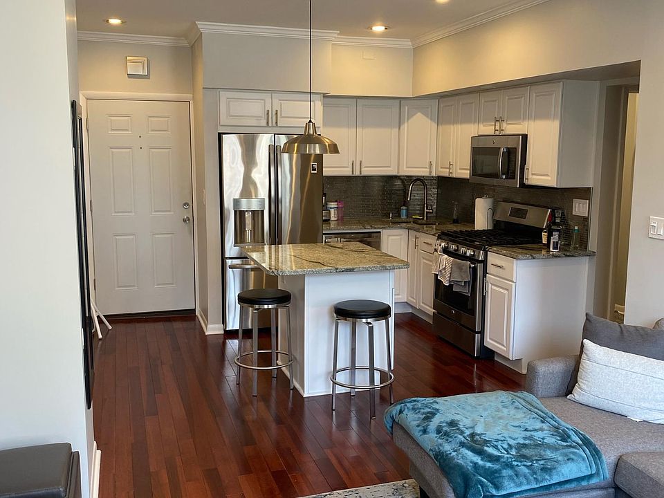 1st image of 4155 N Lincoln Ave #1