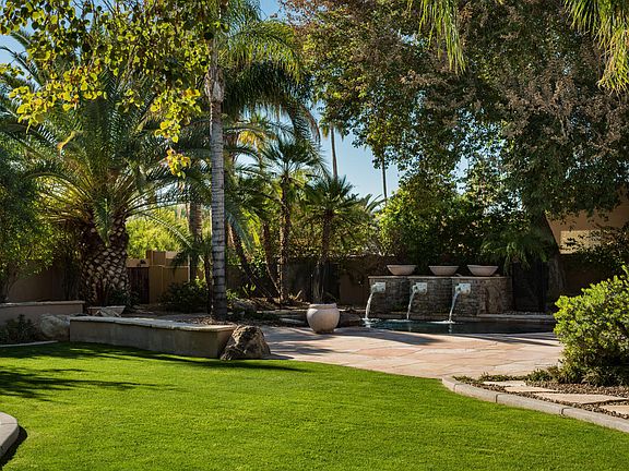 3rd image of 8101 E Del Cadena Dr