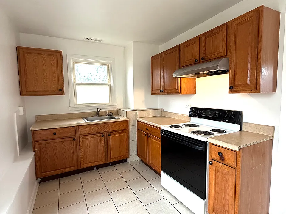 109 W 34th St #2