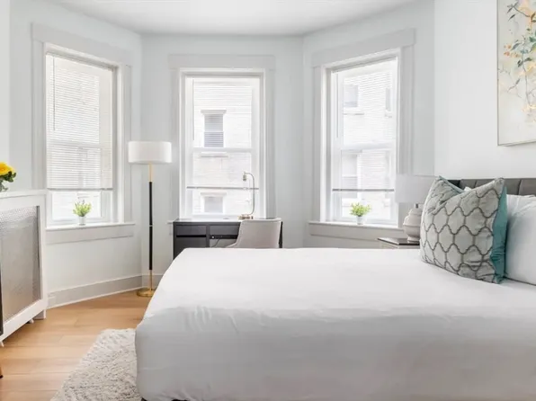 131 Park Dr APT 3, Boston, MA 02215