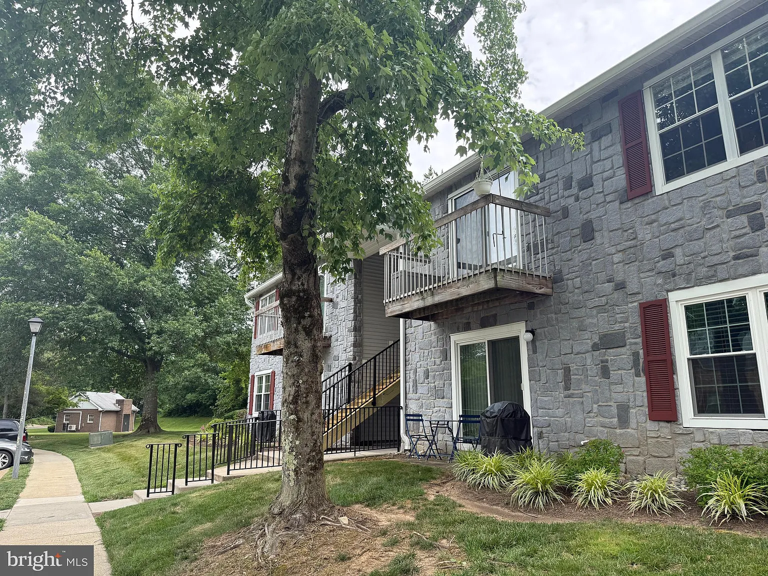 2 bed, 1008 sqft, $2,300 — Photo 2