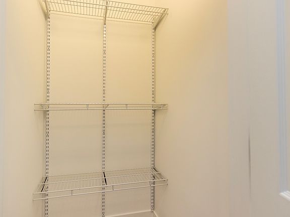 5th image of 1055 N Wolcott Ave #1F