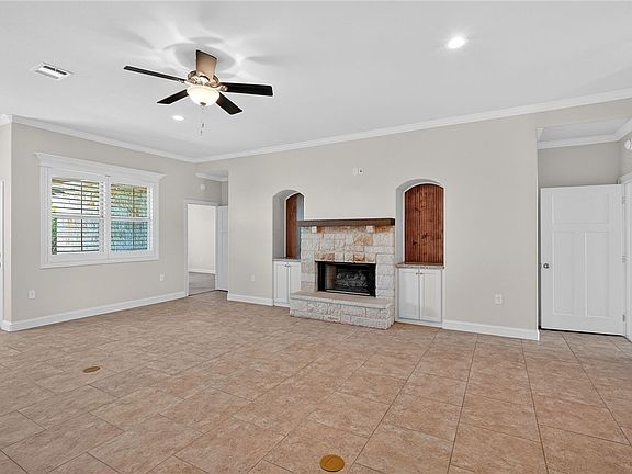 3rd image of 15628 Shady Brook Ln