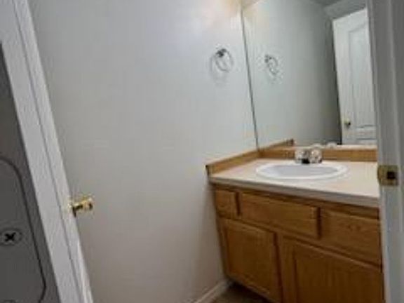 5th image of 2521 NW Cedar Ave Unit 2