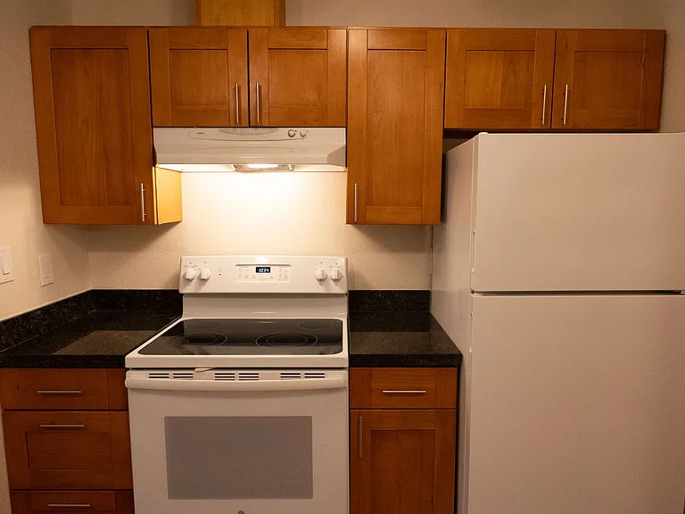 Willow Creek Apartments — Photo 18