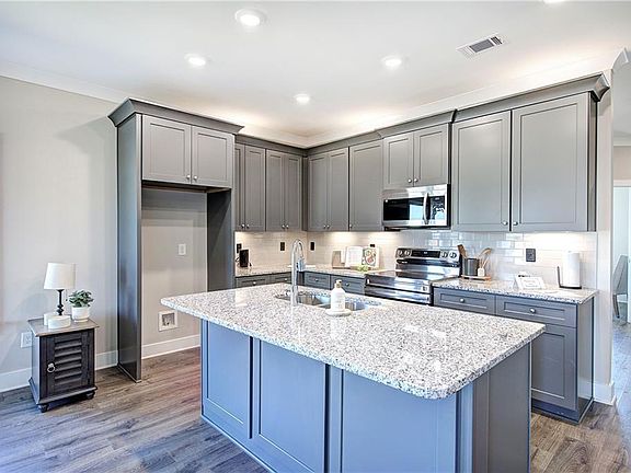 5th image of 200 Daisy Ct