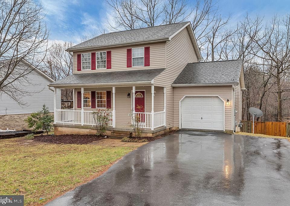Updated and move in ready 3 bdrm, 2.5 bath home