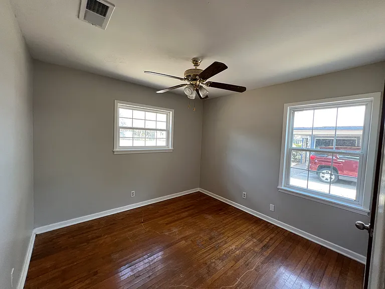 605 Phillips St — Photo 11