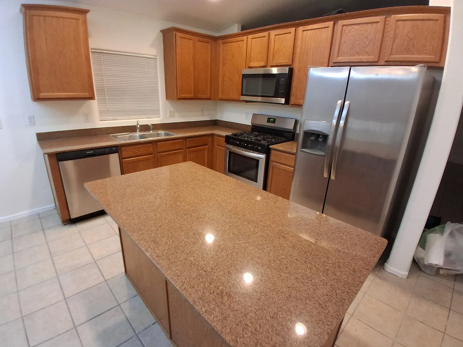 $1875-4 bd 2ba — Photo 3