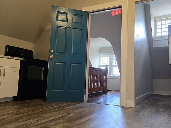 3rd image of 4725 Luerssen Ave #4