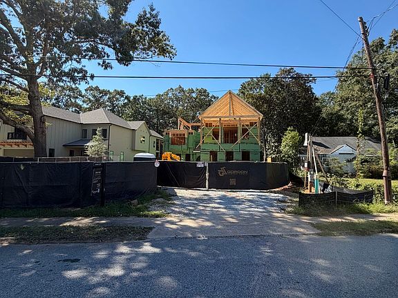 3rd image of 996 Sycamore Dr