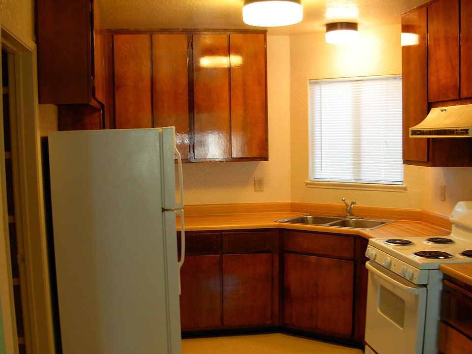 2nd image of 2953 35th St