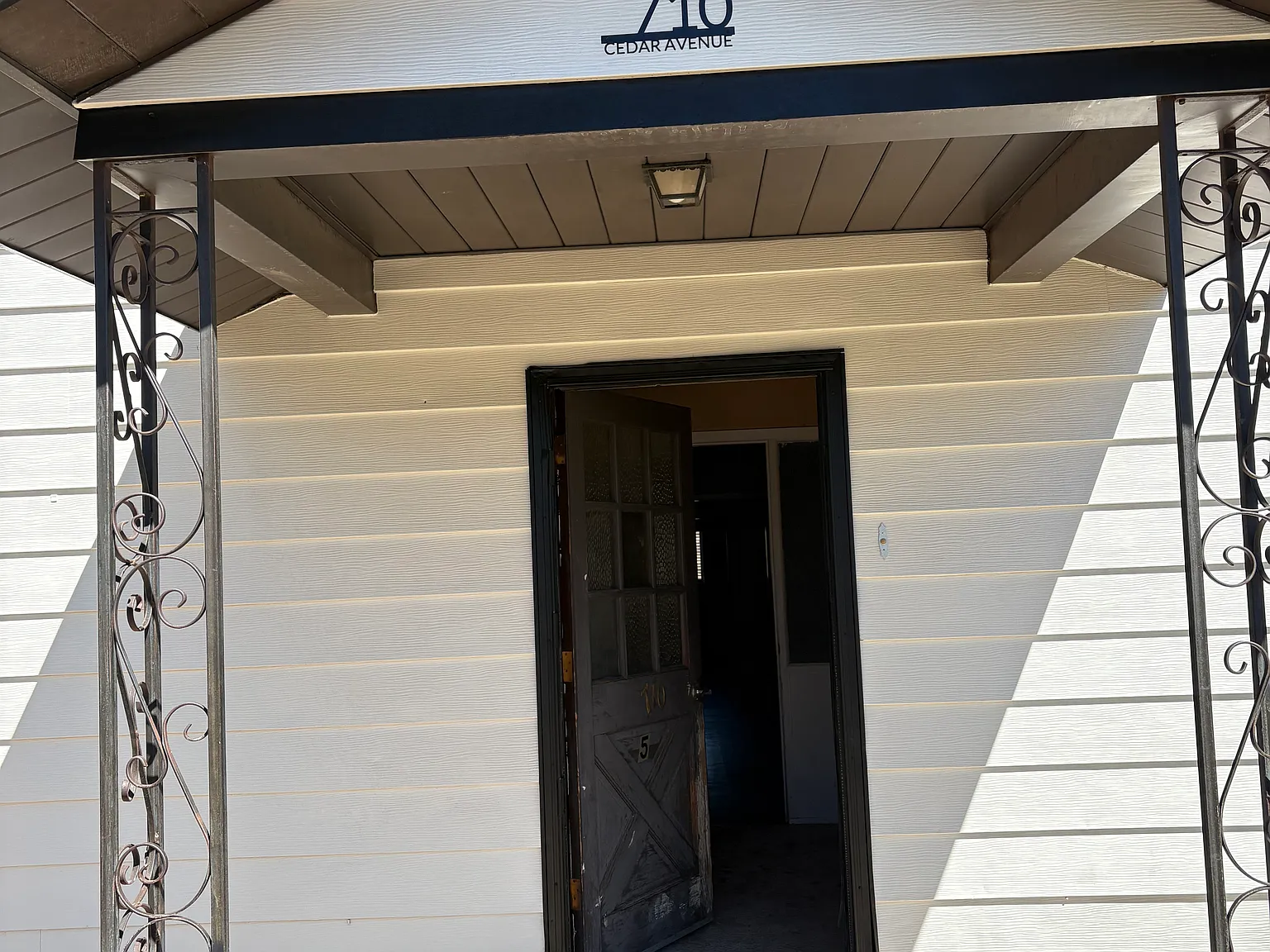 3 bed, 1400 sqft, $2,000 — Photo 1