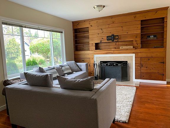 2nd image of 5715 27th Ave NE