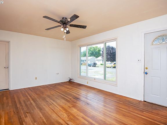 3rd image of 3611 Thompson Ave