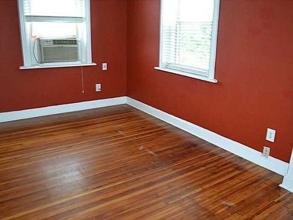 4th image of 1020 Claremont Ave #18
