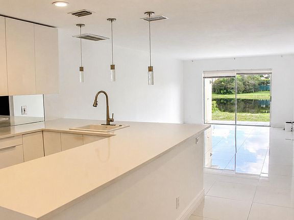 4th image of 8861 Bella Vista Drive