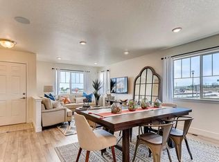 1130 Hummingbird Cir, Longmont, CO 80501