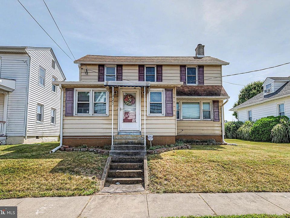 1st image of 920 Main St