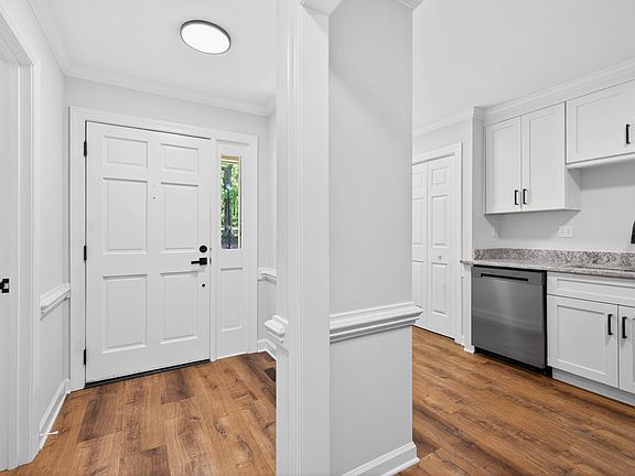 5th image of 109 Sanair Ct