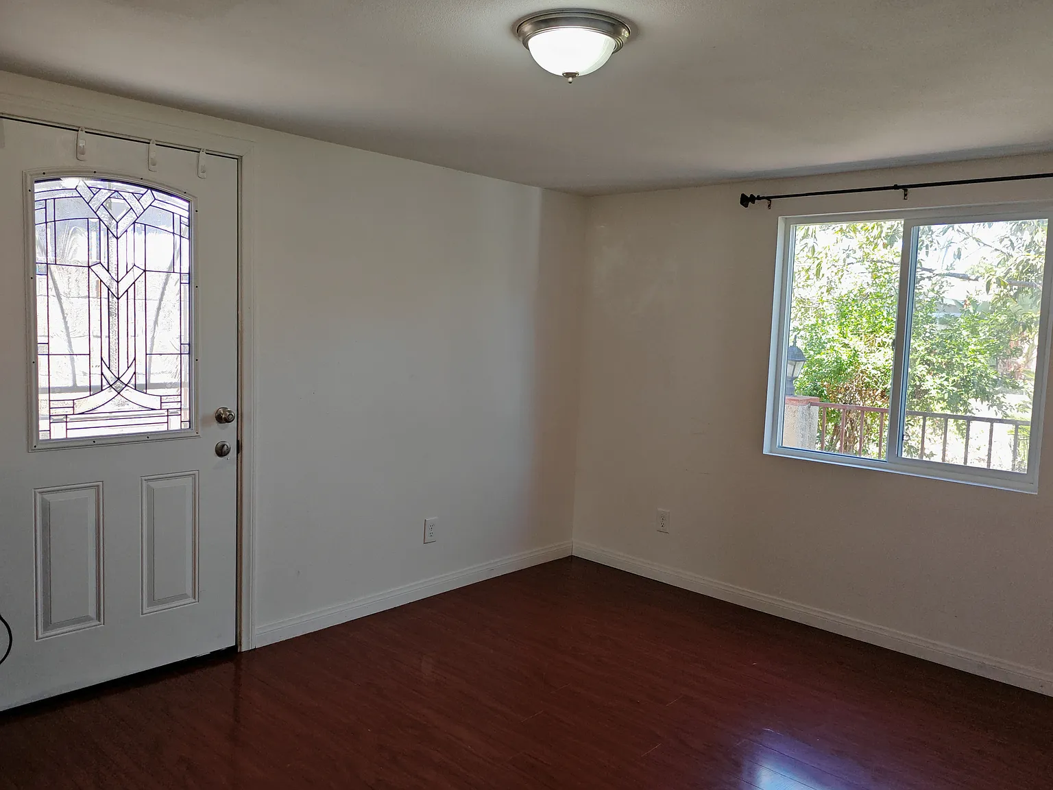 4 bed, $1,200 — Photo 2
