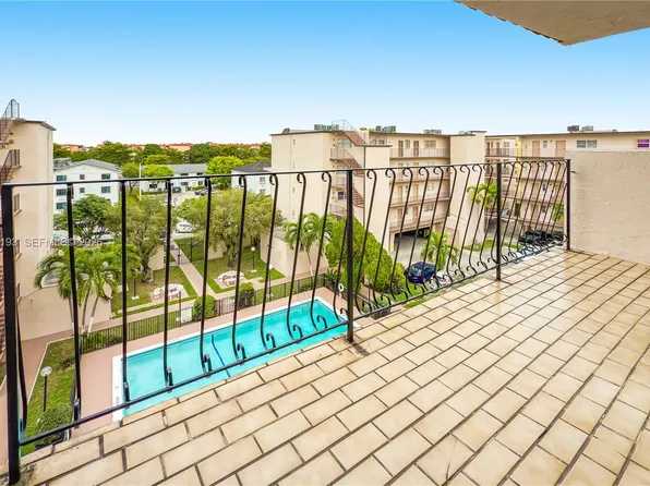 1950 W 54th St APT 412, Hialeah, FL 33012