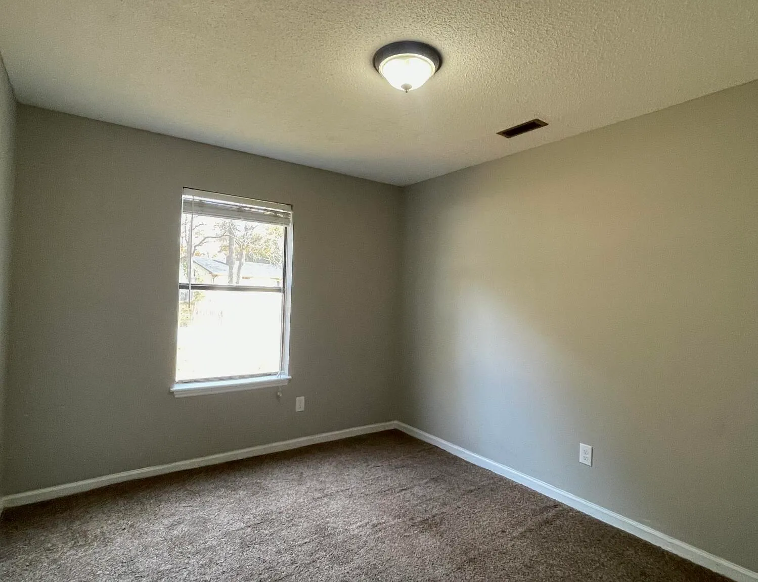 3 bed, 1.5 bath, $1,250 — Photo 2