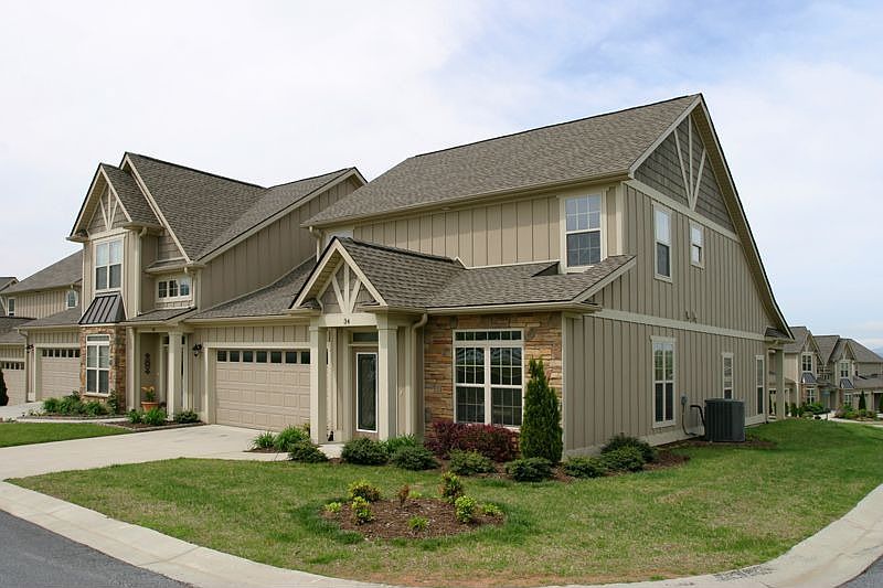 1st image of 34 Burlington Ln