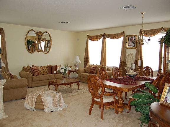 Family/Dining Room Combo