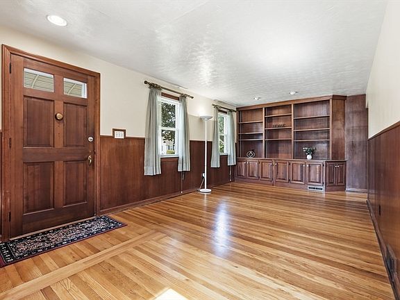 3rd image of 38 Alhambra Cir S