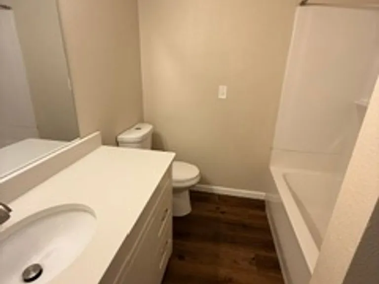 309 Hawthorne Court — Photo 4