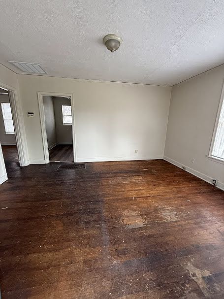 1st image of 690 W Brentwood Cir