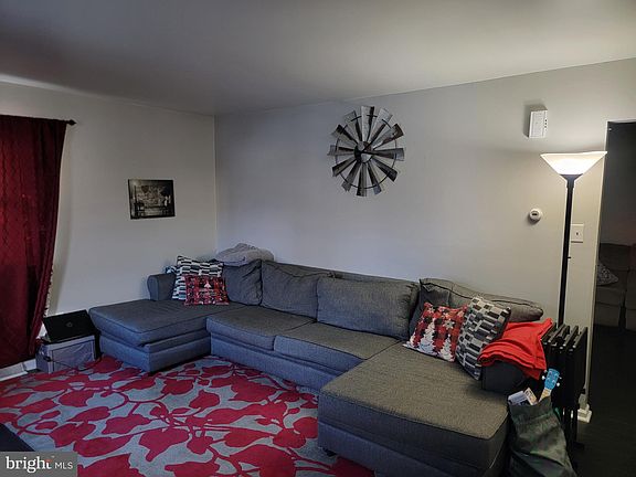 5th image of 442 Columbus St