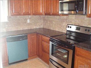 4th image of 2591 Wilson Ave